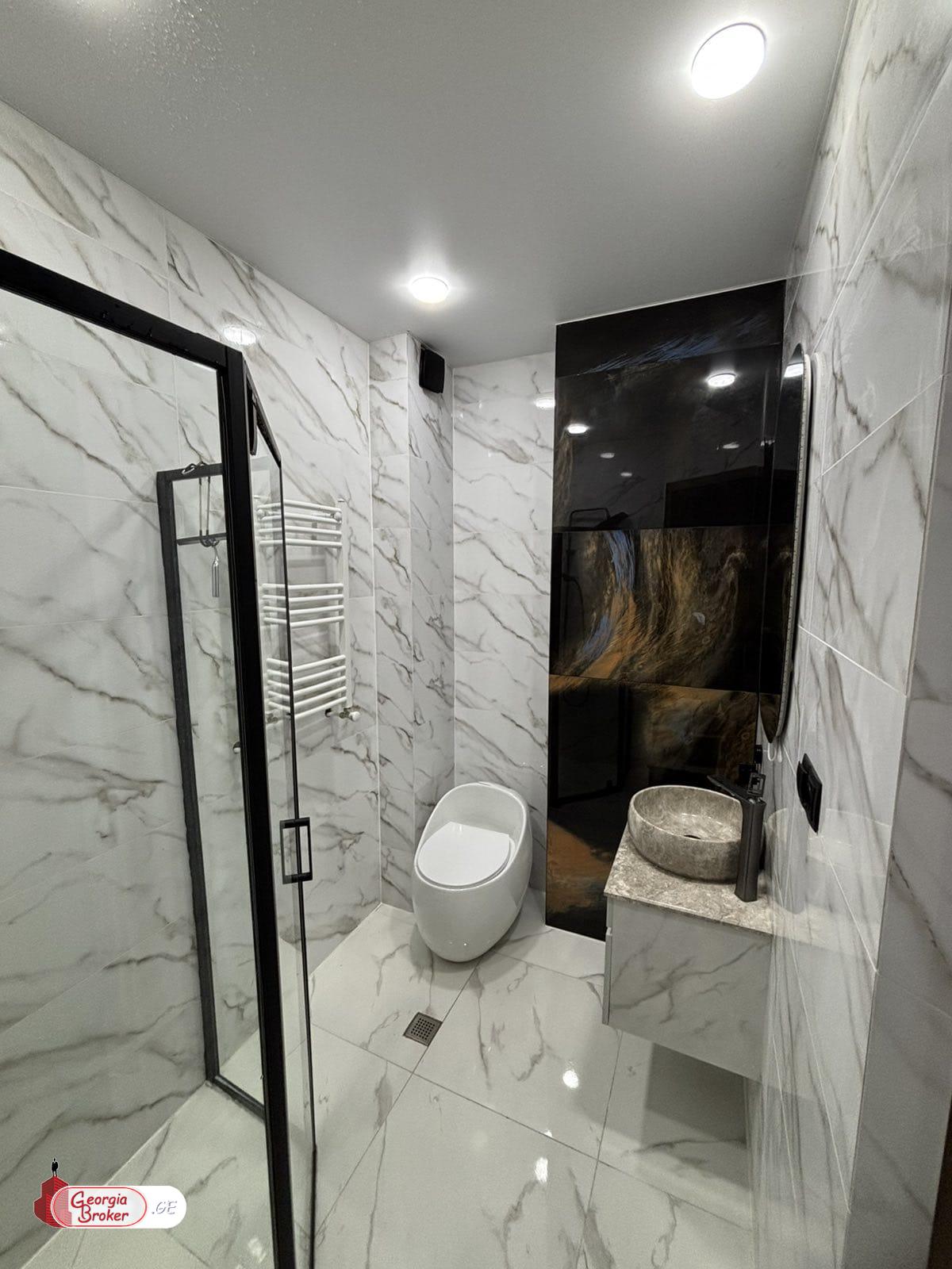 продается квартира с новым ремонтом 3-комнаты